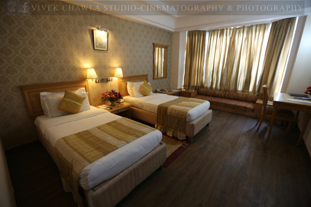 Dee Marks Airport Hotel & Resorts Нью-Делі Екстер'єр фото