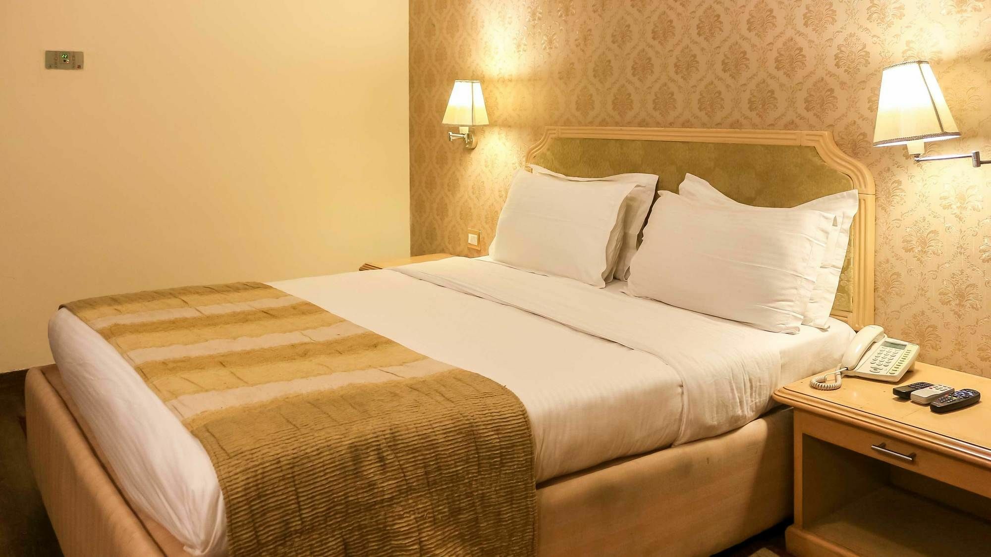 Dee Marks Airport Hotel & Resorts Нью-Делі Екстер'єр фото